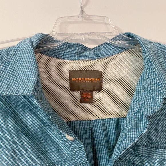 ✨NORTHWEST GREEN PLAID BUTTON UP✨ - Picture 4 of 7